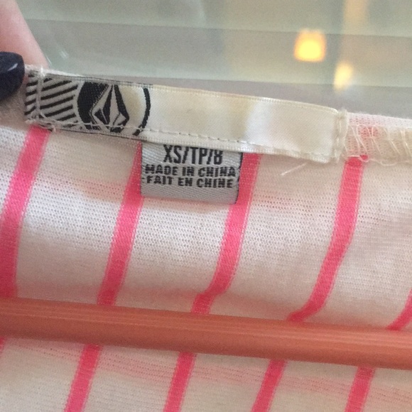 Hooded volcom top - Picture 3 of 4